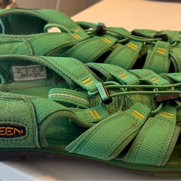 Keen Women's Vibrant Green Outdoor Sandals - Picture 4 of 8